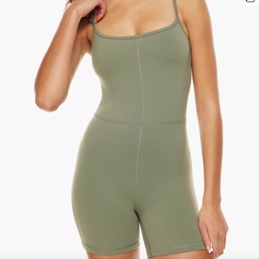 Aritizia Wilfred Free shorts Romper green